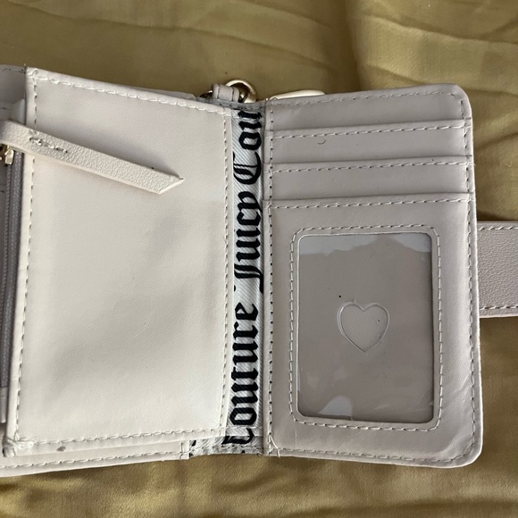 EUC Juicy Couture wallet beige and white, gold plated heart chain. - Picture 4 of 6